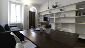 Apartment for rent for €2,015 per month in Milan, Via Giulio Romano