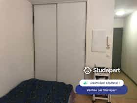 Apartment for rent for €380 per month in Pau, Avenue Pierre Massé