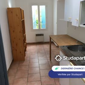 Appartement for rent for € 495 per month in Toulon, Rue Sicard