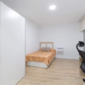 Отдельная комната сдается в аренду за 400 € в месяц в Elche, Carrer Solars