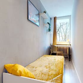 Private room for rent for PLN 1,549 per month in Warsaw, ulica Krasiczyńska