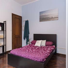 Private room for rent for €725 per month in Bologna, Viale Giovanni Vicini
