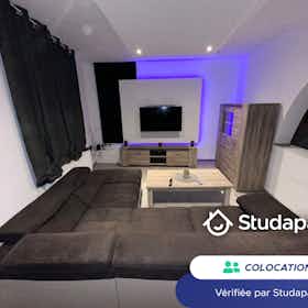 Private room for rent for €600 per month in Charleroi, Rue des Quatre-Vents