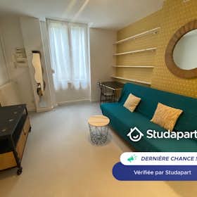 Apartment for rent for €500 per month in Reims, Rue Gambetta