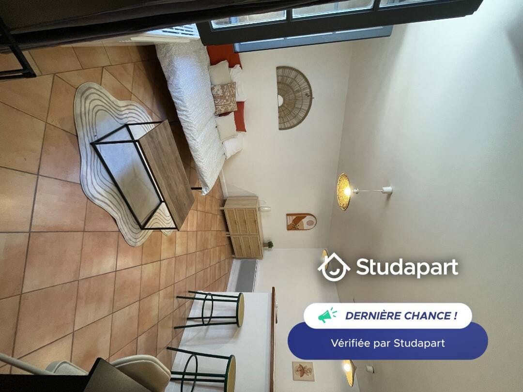 Apartamento para alugar por € 550 por mês em Nîmes, Rue Fresque