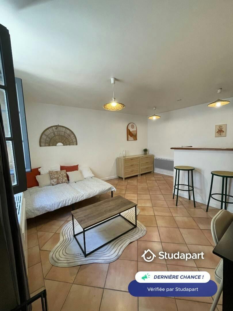 Wohnung zu mieten für 550 € pro Monat in Nîmes, Rue Fresque