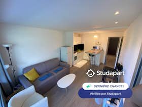 Apartment for rent for €710 per month in Antibes, Avenue de la Rostagne
