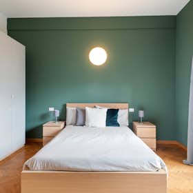 Private room for rent for €1,000 per month in Milan, Viale Vittorio Veneto