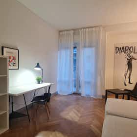 Appartement te huur voor € 2.400 per maand in Venice, Via Col di Lana