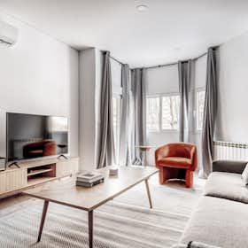 Apartment for rent for €3,247 per month in Barcelona, Carrer de Trafalgar