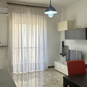 Apartment for rent for €1,700 per month in Milan, Via Asiago