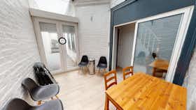 Pokój prywatny do wynajęcia za 395 € miesięcznie w mieście Roubaix, Rue Latine