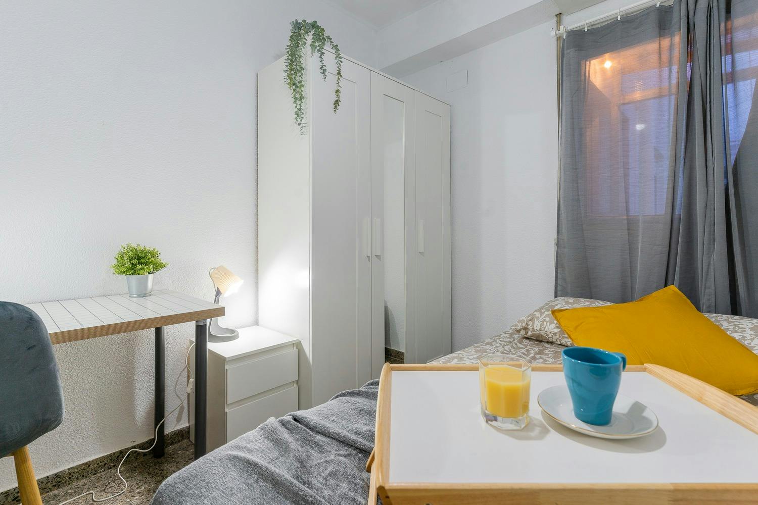 Habitación privada en alquiler por 290 € al mes en Valencia, Carrer Oltà