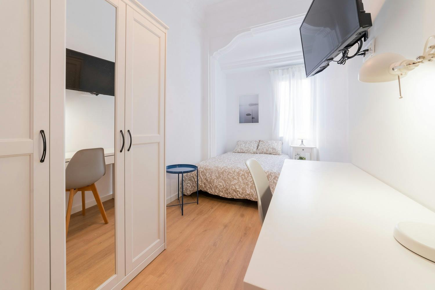 Private room for rent for €400 per month in Valencia, Carrer Honorato Juan
