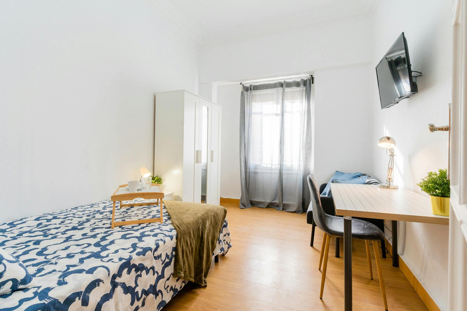 Carrer Honorato Juan, Valencia preview