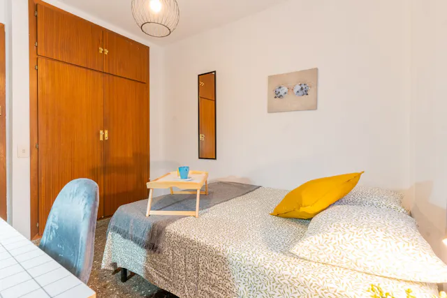 Private room in Carrer Oltà, Valencia (1497981) room image 2