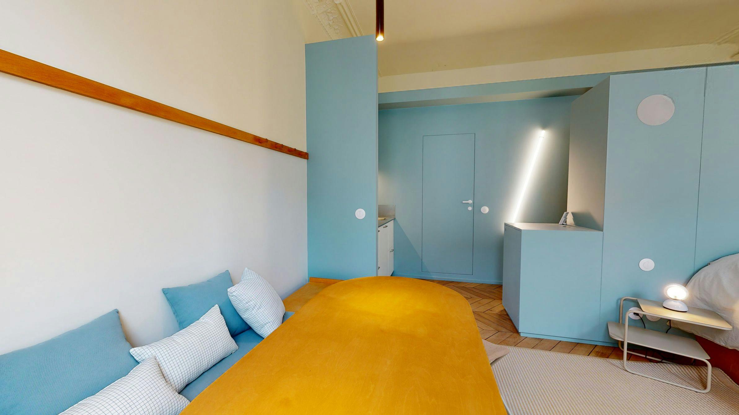 Private room for rent on Rue de Douai, Paris - Plus