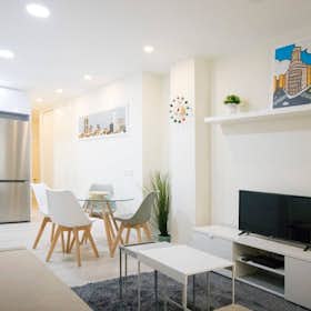 Studio for rent for €77,464 per month in Madrid, Calle de Hortaleza