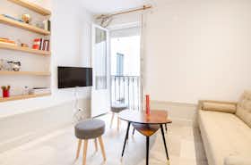 Studio for rent for €2,968 per month in Madrid, Calle de Valverde
