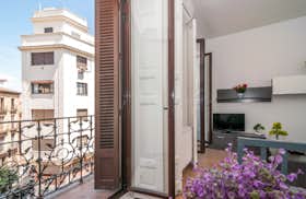 Studio for rent for €2,985 per month in Madrid, Calle Mayor