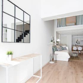 Studio for rent for €77,688 per month in Madrid, Calle de Rodas