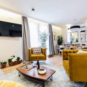 Studio for rent for €3,786 per month in Sevilla, Calle Socorro
