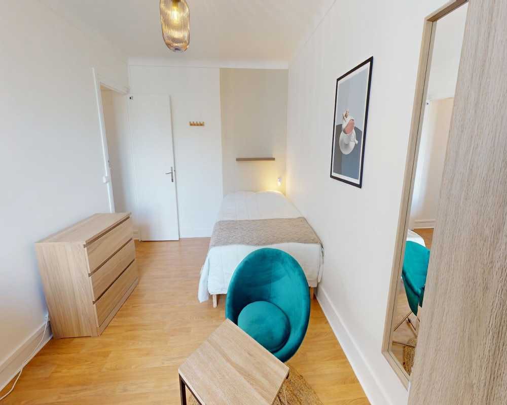 Private room for rent for €1,180 per month in Paris, Rue de Saussure