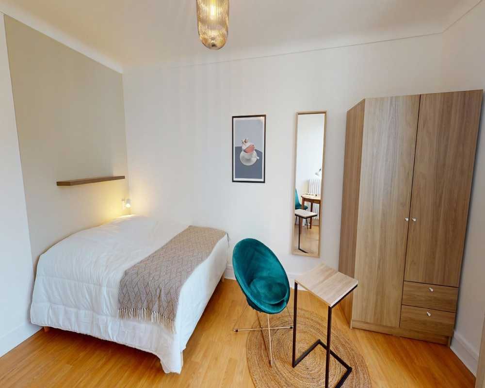 Private room for rent for €1,025 per month in Paris, Rue de Saussure