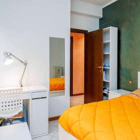 Private room for rent for €560 per month in Milan, Via Luca Ghini