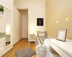 私人房间 正在以 €565 的月租出租，其位于 Rome, Via della Camilluccia