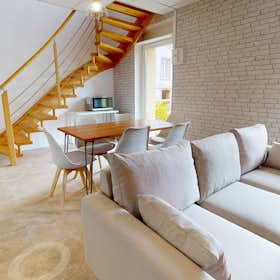 WG-Zimmer for rent for 550 € per month in Strasbourg, Rue Bastian
