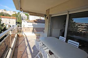 Квартира сдается в аренду за 1 900 € в месяц в Cannes, Rue de Russie