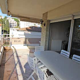 Mieszkanie do wynajęcia za 1900 € miesięcznie w mieście Cannes, Rue de Russie