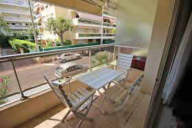 单间公寓 正在以 €900 的月租出租，其位于 Cannes, Rue de Russie