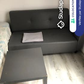 Private room for rent for €550 per month in Montpellier, Rue des Mélèzes