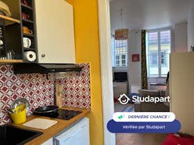 Appartement à louer pour 590 €/mois à Pau, Rue du Maréchal Joffre