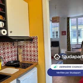 Lägenhet att hyra för 590 € i månaden i Pau, Rue du Maréchal Joffre