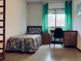 私人房间 正在以 €340 的月租出租，其位于 Madrid, Avenida de Pablo Neruda