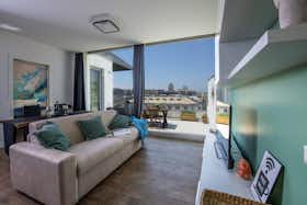 Apartment for rent for €2,450 per month in Genoa, Viale Brigata Bisagno