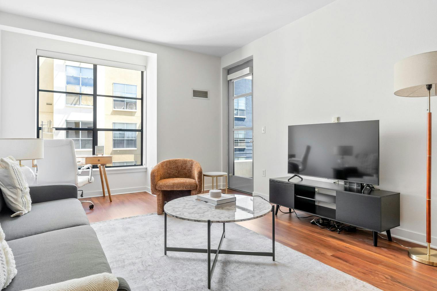 公寓 正在以 $7,421 的月租出租，其位于 San Francisco, Berry Street