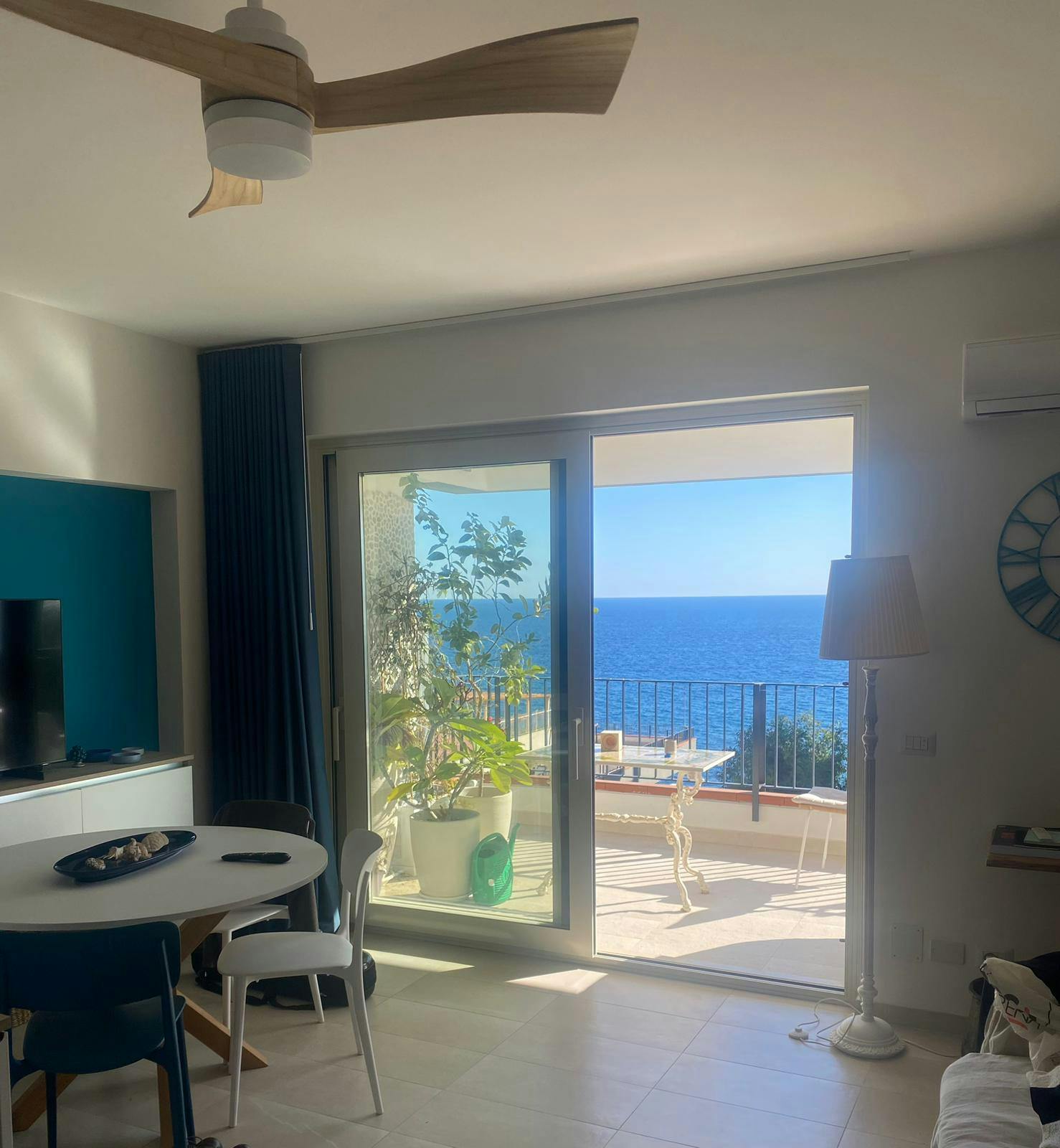 Apartment for rent for €4,000 per month in Letojanni, Via Sillemi