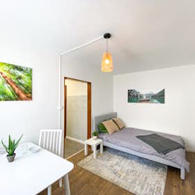 Apartment for rent for €1,250 per month in Berlin, Spandauer Damm