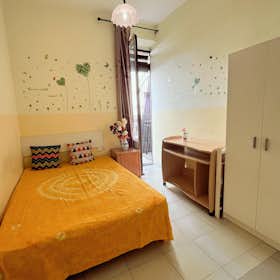 Mehrbettzimmer for rent for 450 € per month in Barcelona, Carrer de la Ciutat