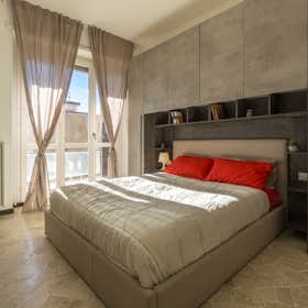 Privé kamer for rent for € 700 per month in Cesano Boscone, Via dei Mandorli