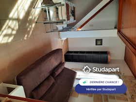 Apartment for rent for €860 per month in Nice, Avenue de la Bornala