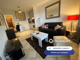 Apartment for rent for €720 per month in Antibes, Avenue de la Rostagne