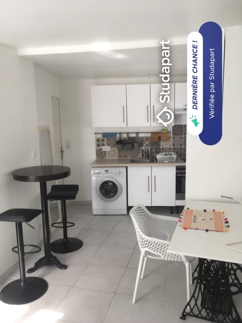 公寓 正在以 €700 的月租出租，其位于 Bordeaux, Rue de la Réole