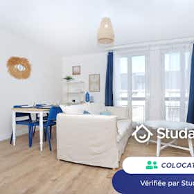 私人房间 正在以 €450 的月租出租，其位于 Saint-Nazaire, Avenue de la République