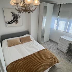 Private room for rent for €590 per month in Málaga, Calle Miraorquídeas