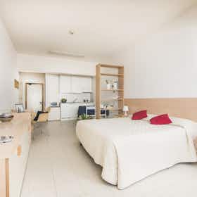 单间公寓 正在以 €1,150 的月租出租，其位于 Bologna, Via Pietro Miliani